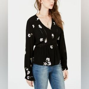 American Rag Boho Black Flower Tie Back V-neck Shirt Medium